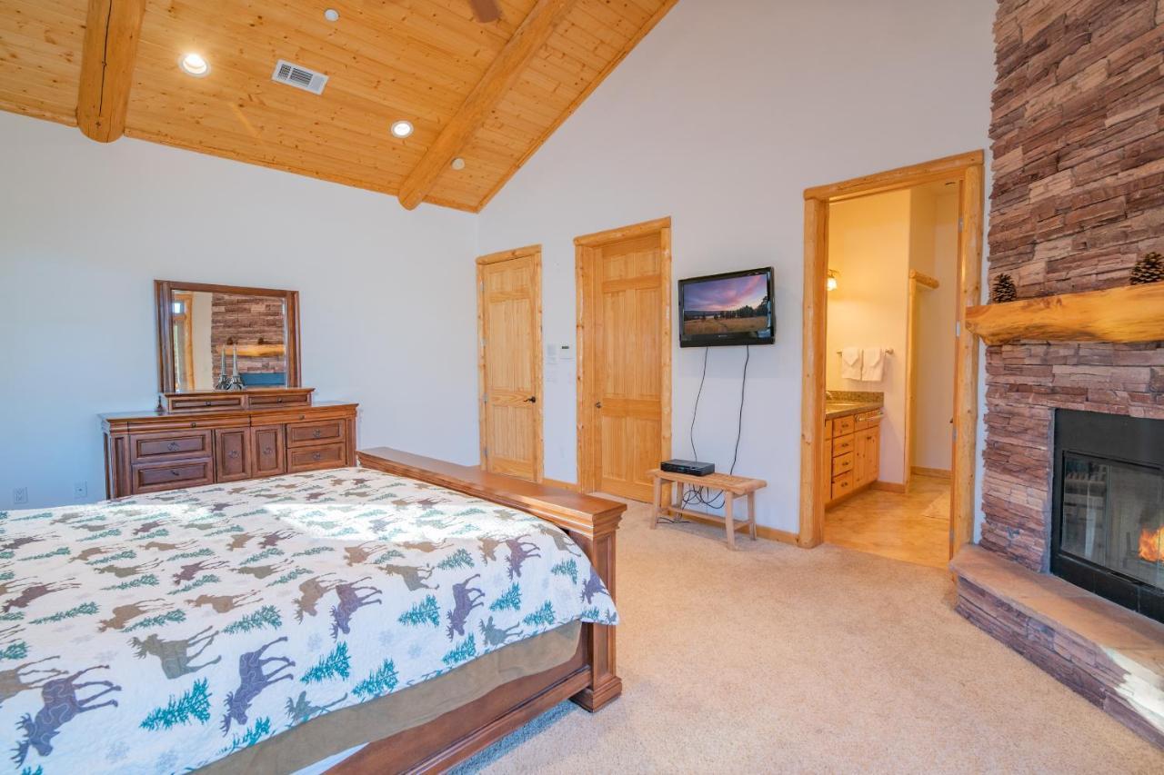 Meadowbrook Estates Ranch - Great Location, Great Lodge, Great Experience! Hot Tub And More! Big Bear City Εξωτερικό φωτογραφία